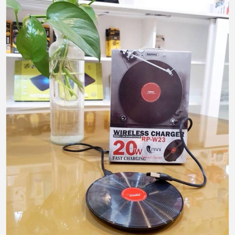 شارژر بیسیم ریمکس مدل RP-W23