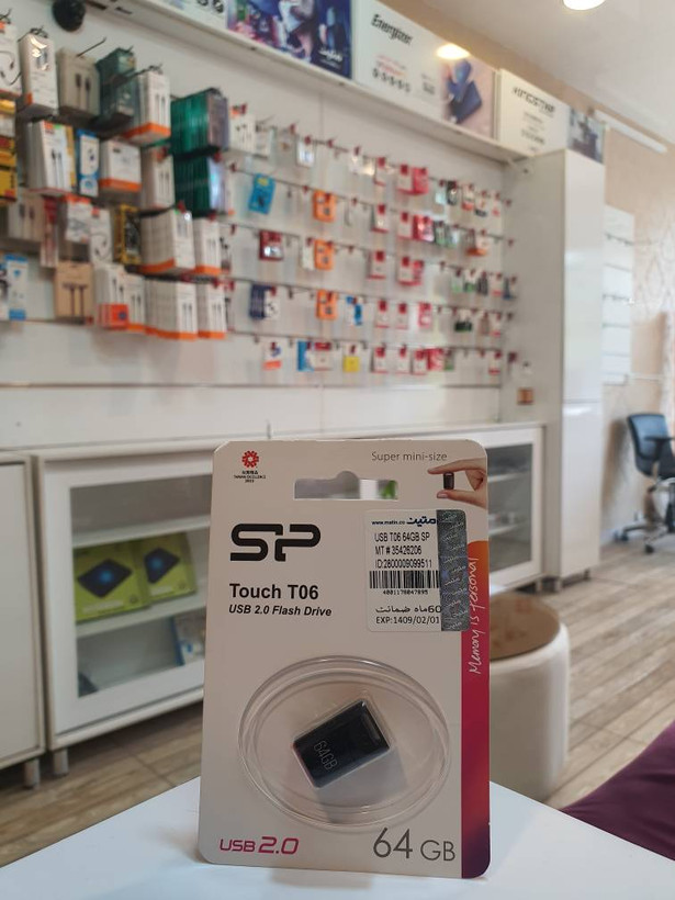 فلش سیلیکون پاور مدل Touch T06 با ۶۴ گیگابایت حافظه